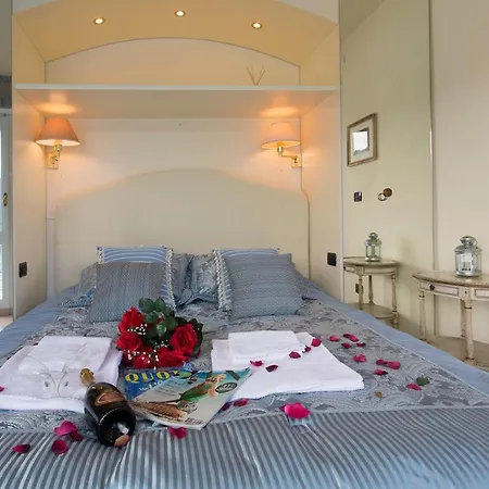 San Siro Sleeps 6 Villa San Siro (Lombardy)