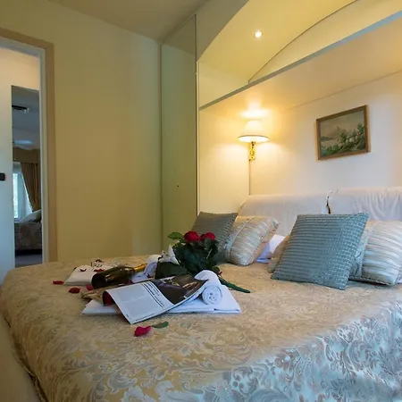 Villa San Siro Sleeps 6 San Siro (Lombardy)