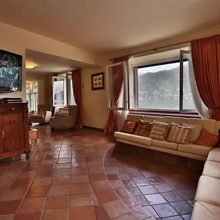 Villa San Siro Sleeps 6 *