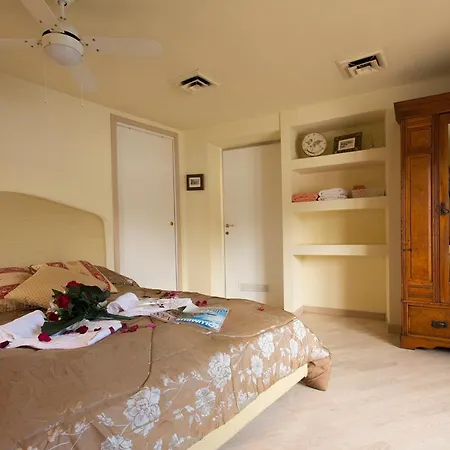 San Siro Sleeps 6 Villa