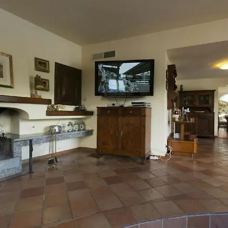 San Siro Sleeps 6 Villa San Siro (Lombardy)