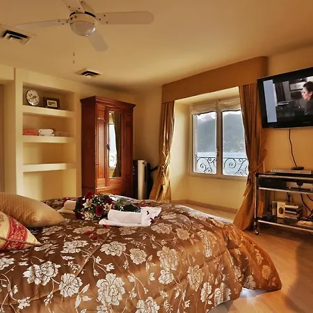 Villa San Siro Sleeps 6 *